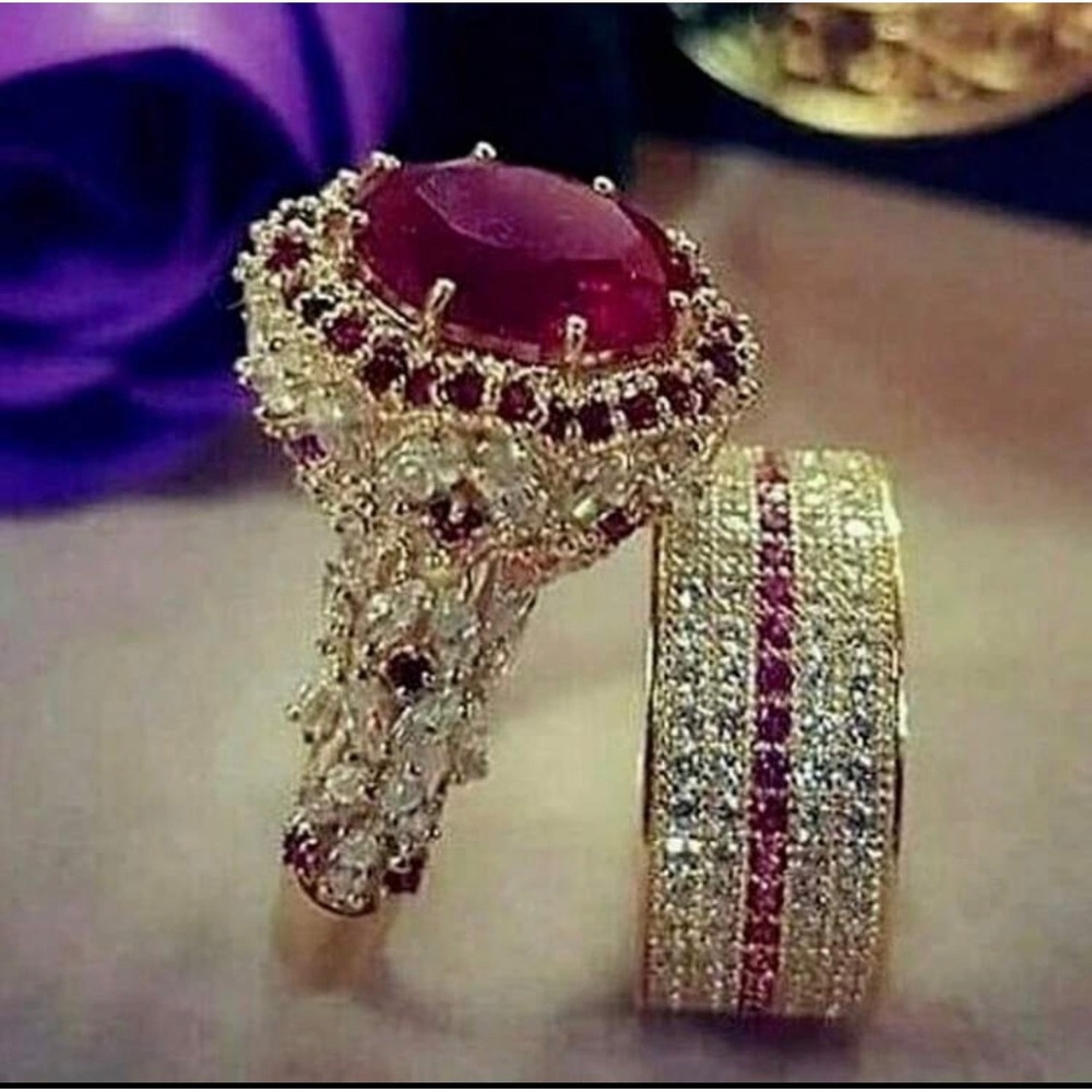 Red Pink Crystal Gold Tone Bridal‎ Ring Set Costume Jewelry Size 7